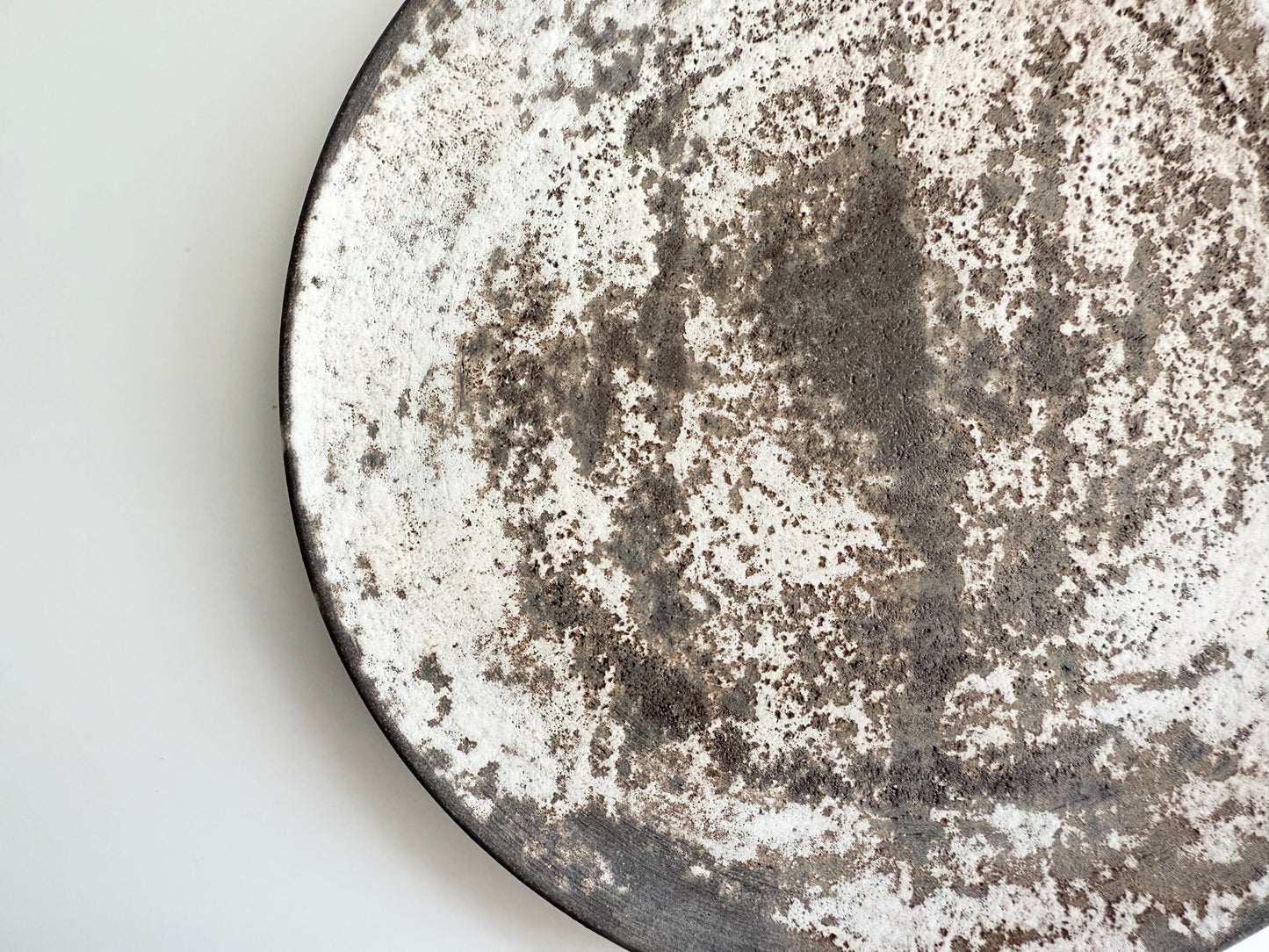 Minoru Haga (芳賀稔) Artisanal Ceramic Plate