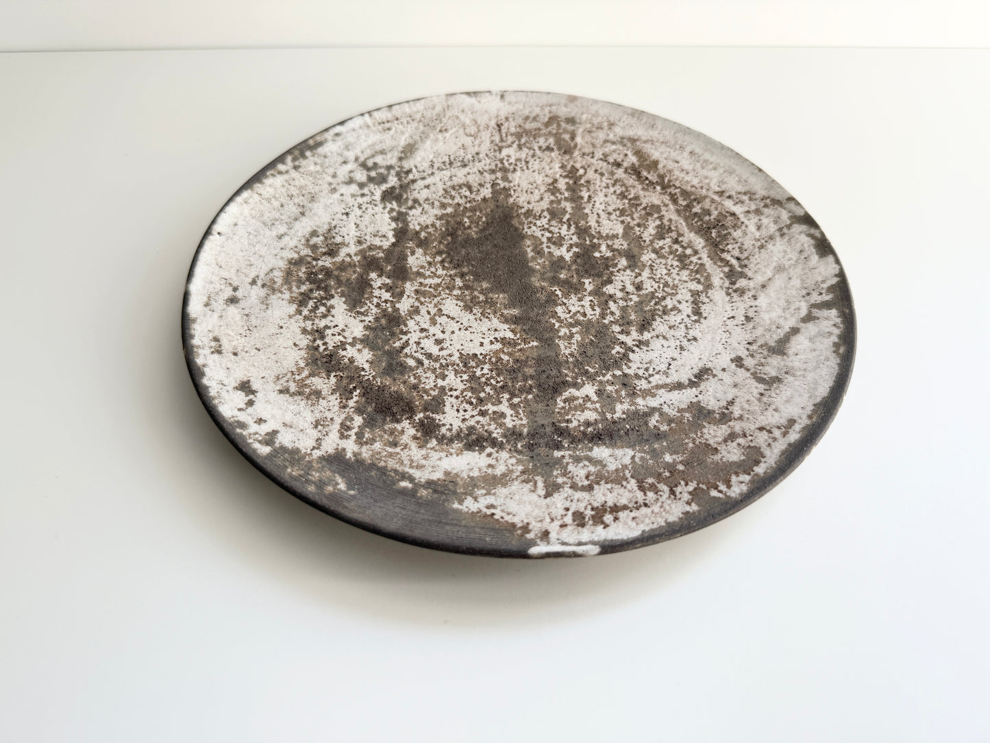 Minoru Haga (芳賀稔) Artisanal Ceramic Plate