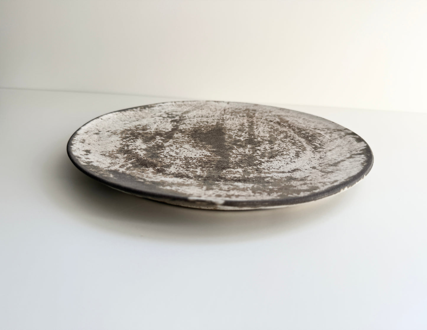 Minoru Haga (芳賀稔) Artisanal Ceramic Plate