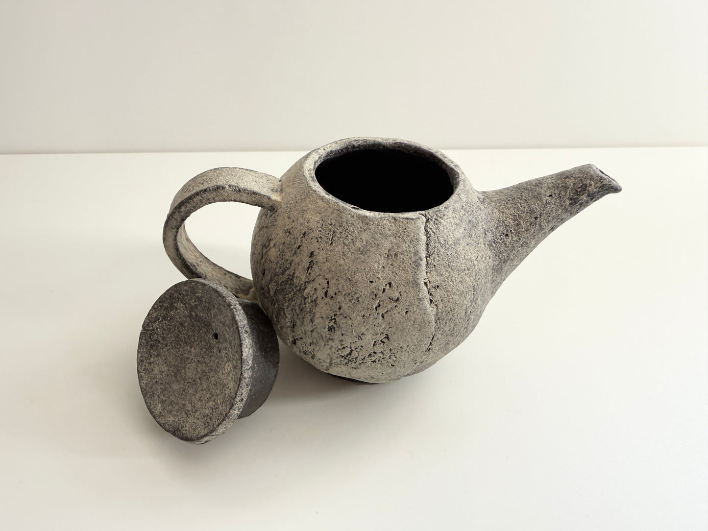 Taeko Kajihara (梶原妙子) Teapot- bluish tone
