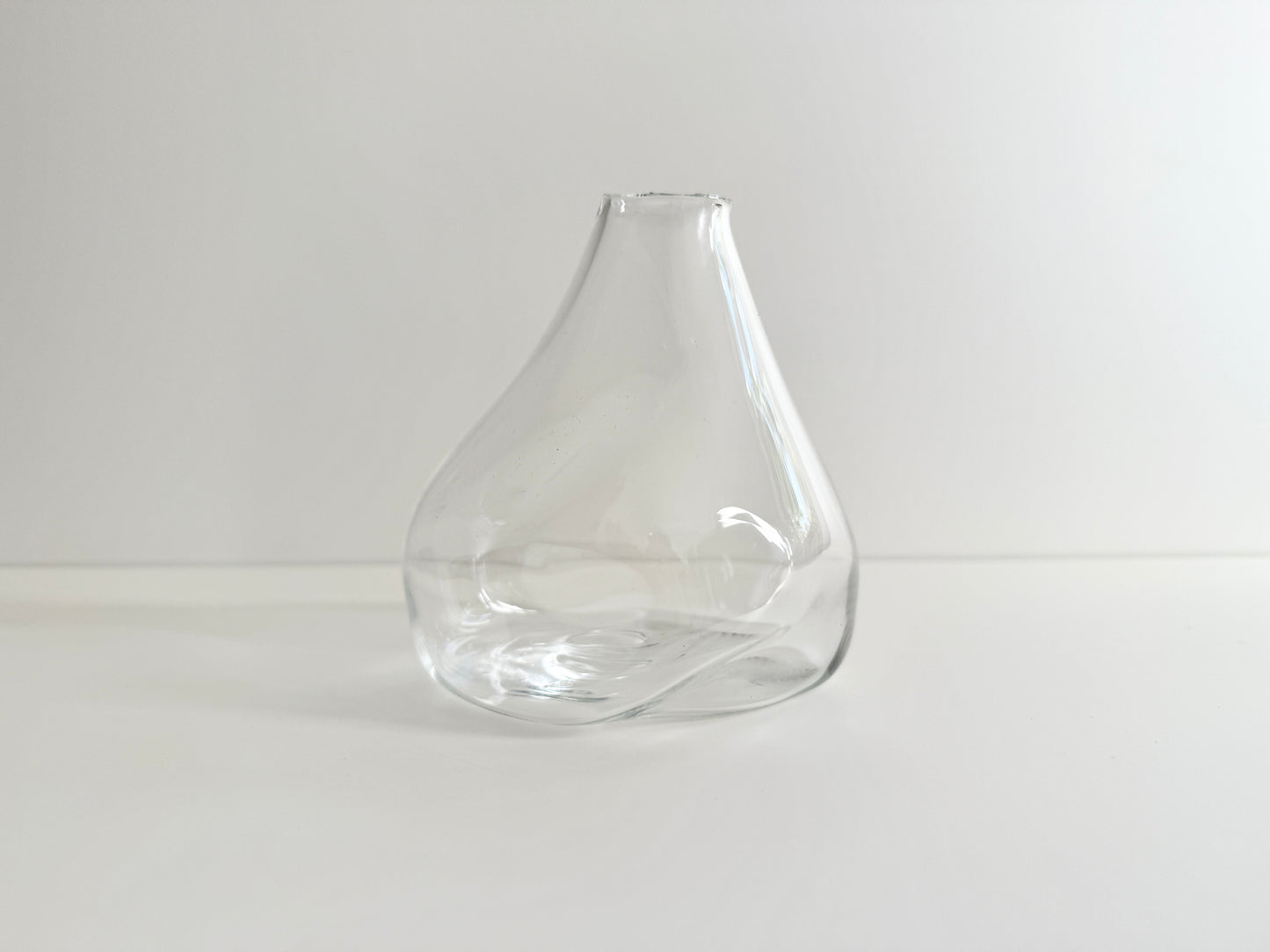 Minako Aiba（饗庭三七子）Handmade Glass Flower vase
