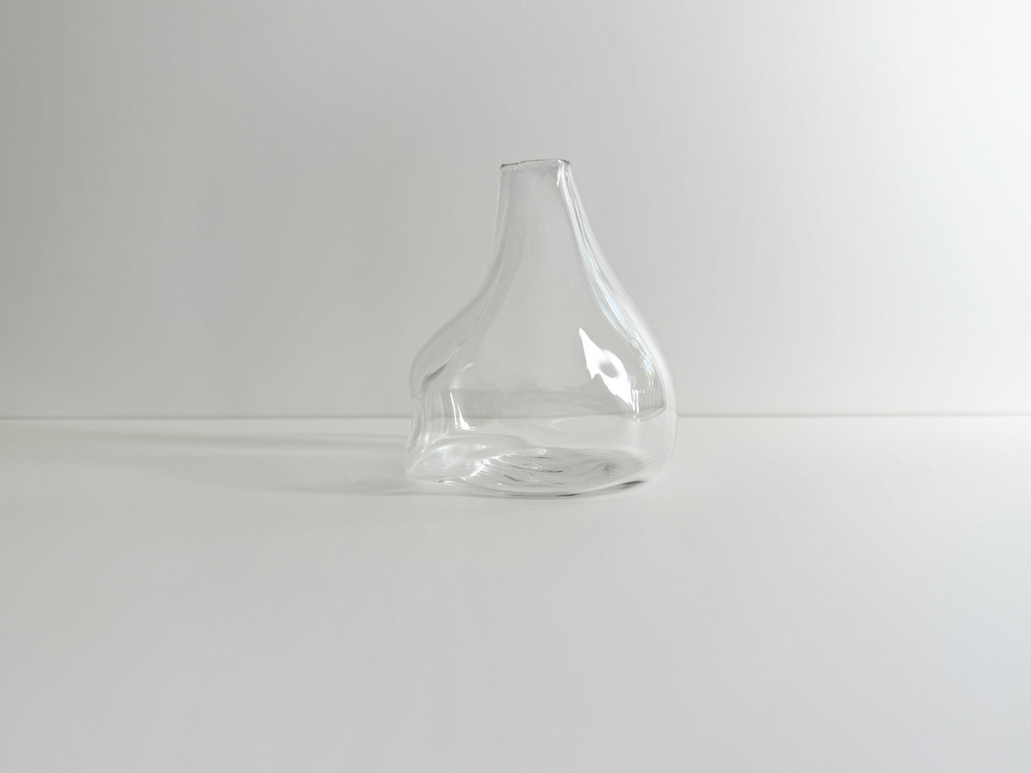 Minako Aiba（饗庭三七子）Handmade Glass Flower vase
